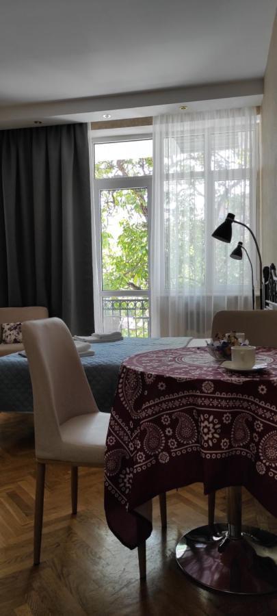 Tranquil Apartment In Vake Tbilisi Exterior photo